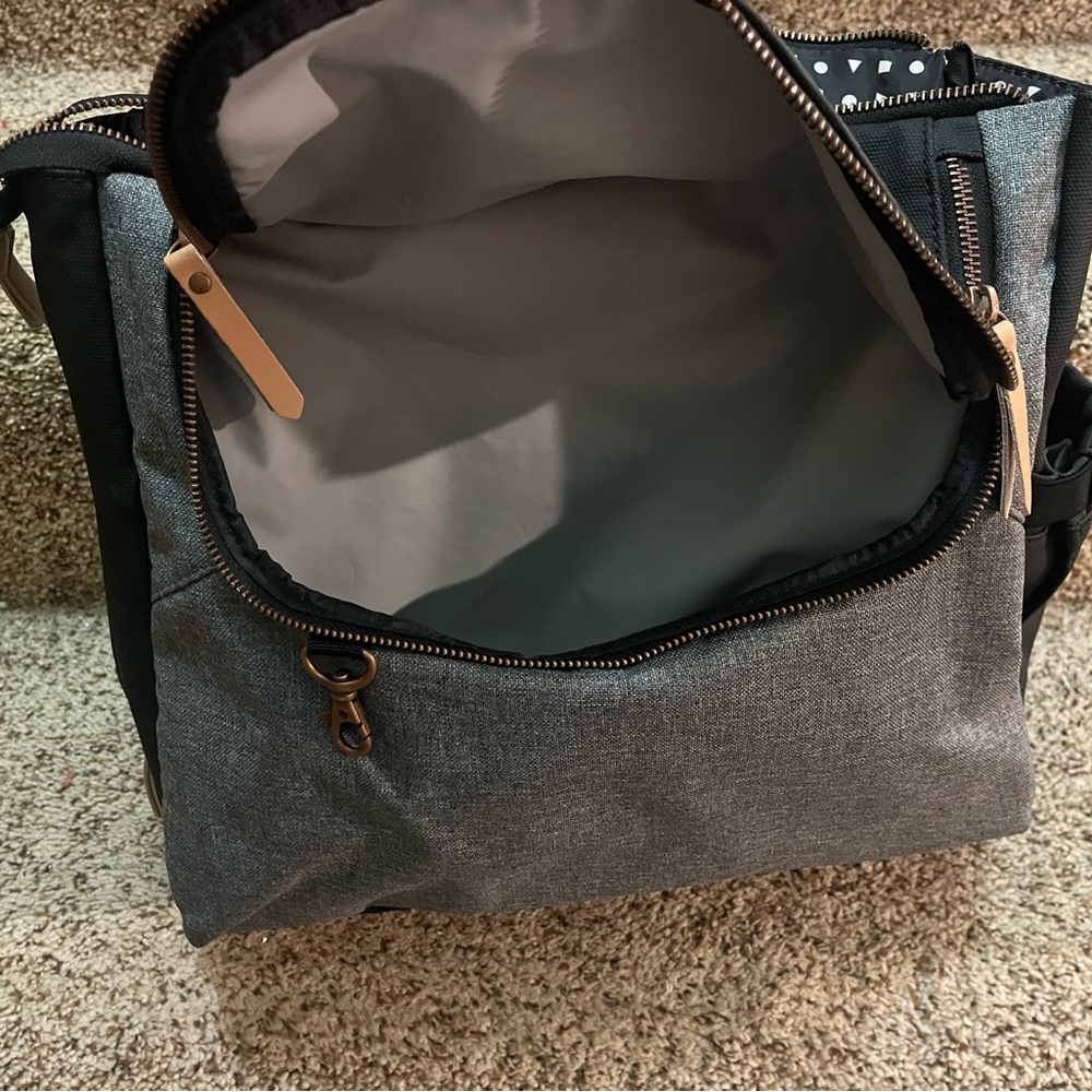 Petunia Pickle Bottom Pivot Pack Black/Sand Diaper Bag Backpack Carry on Tote - Picture 10 of 12